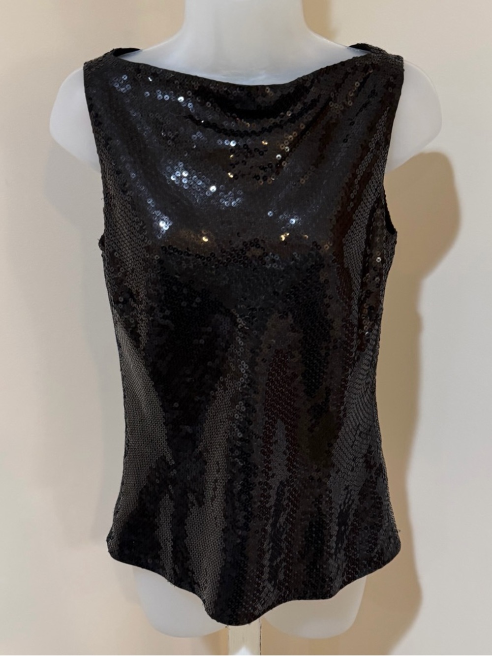 NEW BEAUTIFUL ANN TAYLOR BLACK SEQUIN BOAT NECKLINE SLEEVELESS TOP SIZE 0